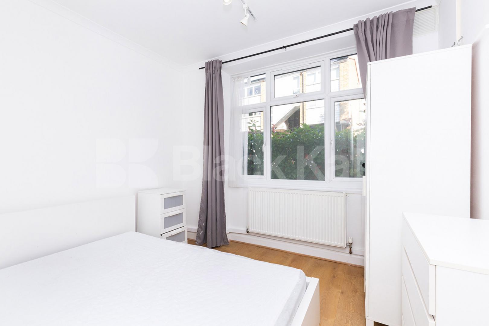 Three double bedroom property with modern kitchen and spacious lounge Damien Street, Whitechapel